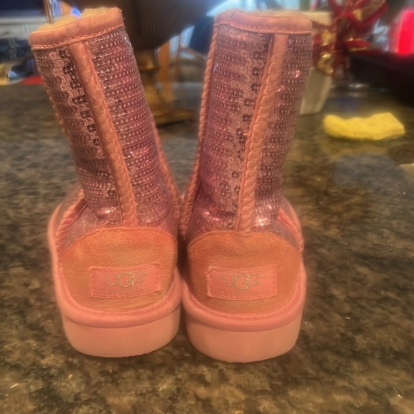Little girls  pink sequined Uggs - Picture 2 of 7